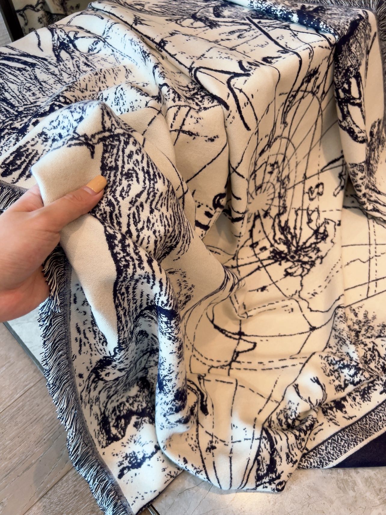 175RD4WDE Stylish Winter Scarves