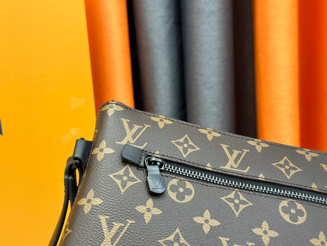 1XE398BDE Stylish leather bag