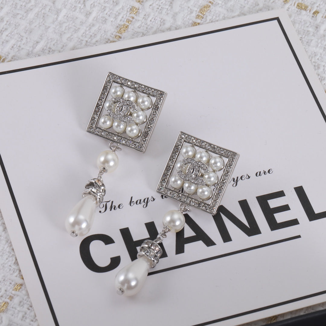 14C376EDE Stylish Earrings