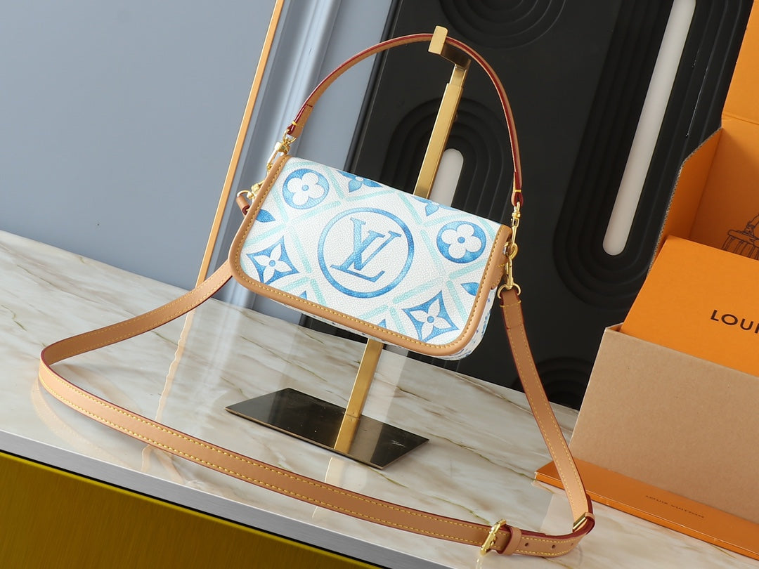 15XE2BDE Stylish leather bag)