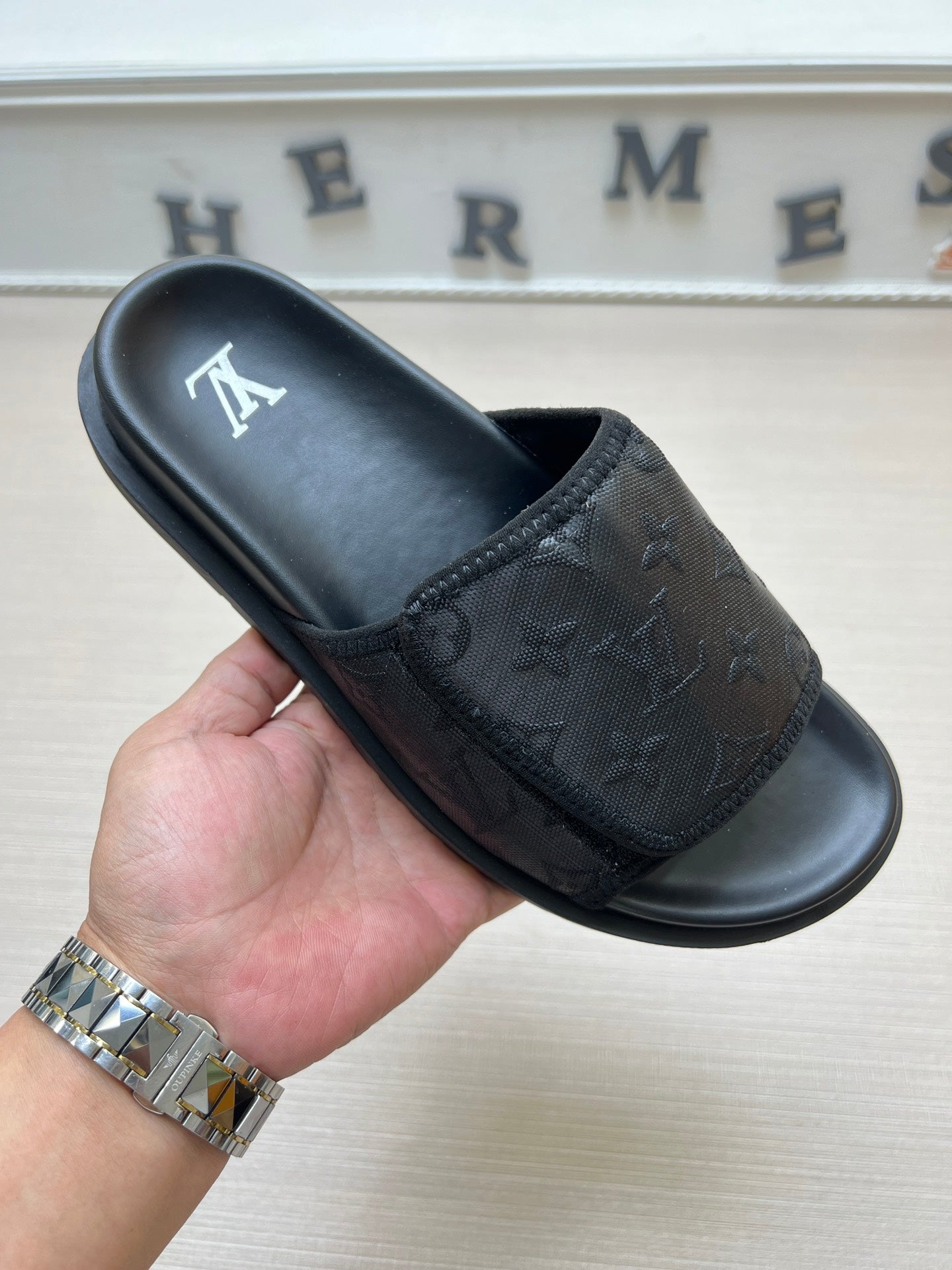 54E14ZDE Stylish slippers