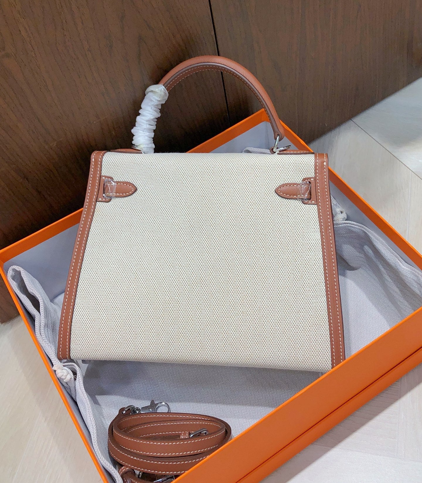 15RH119BDE Stylish leather bag