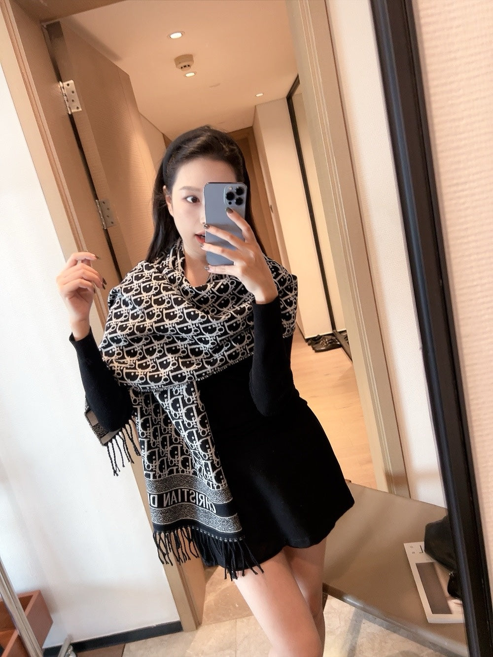 185ZD7WDE Stylish Winter Scarves