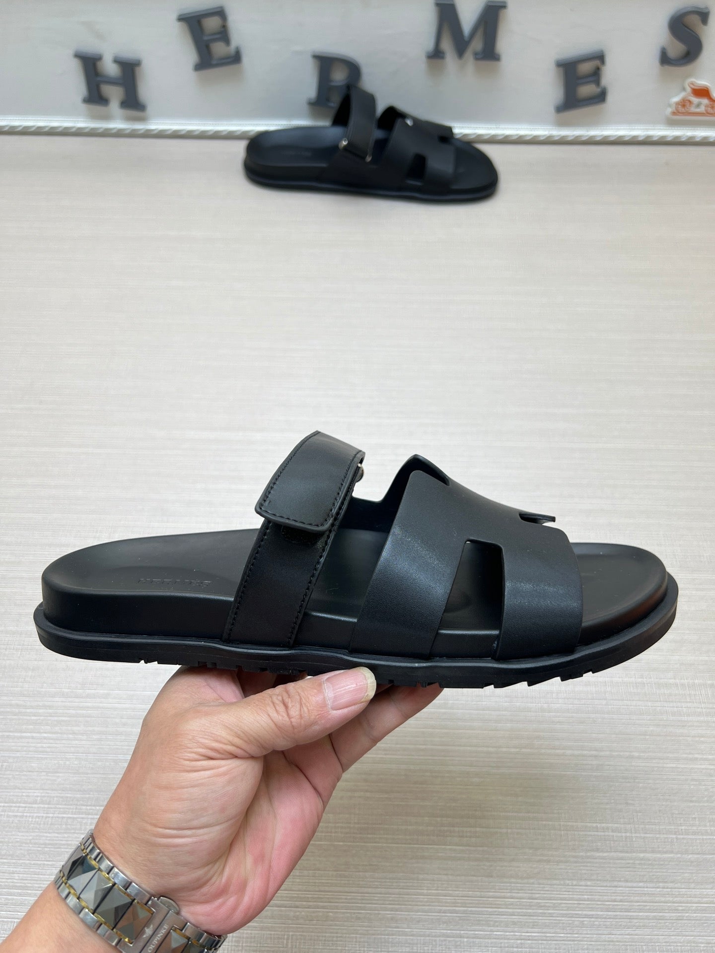 54H1ZDE Stylish slippers