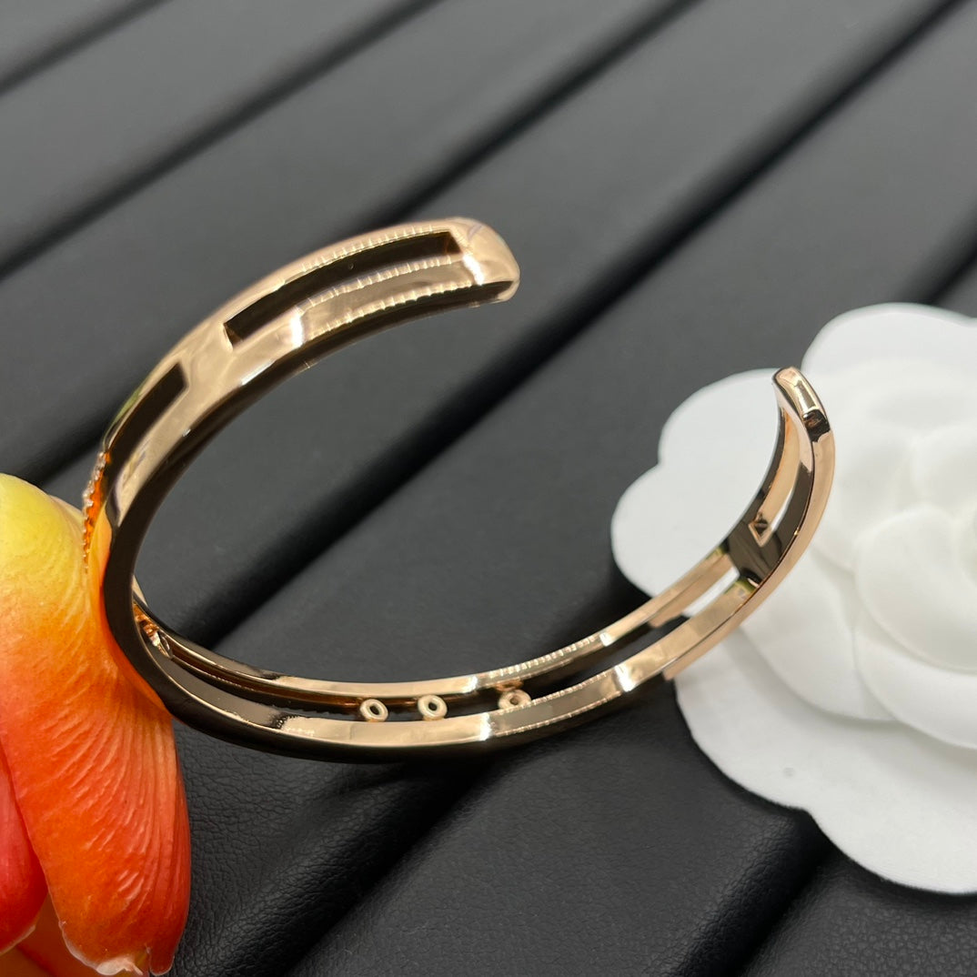 14A762KDE Stylish Bracelets