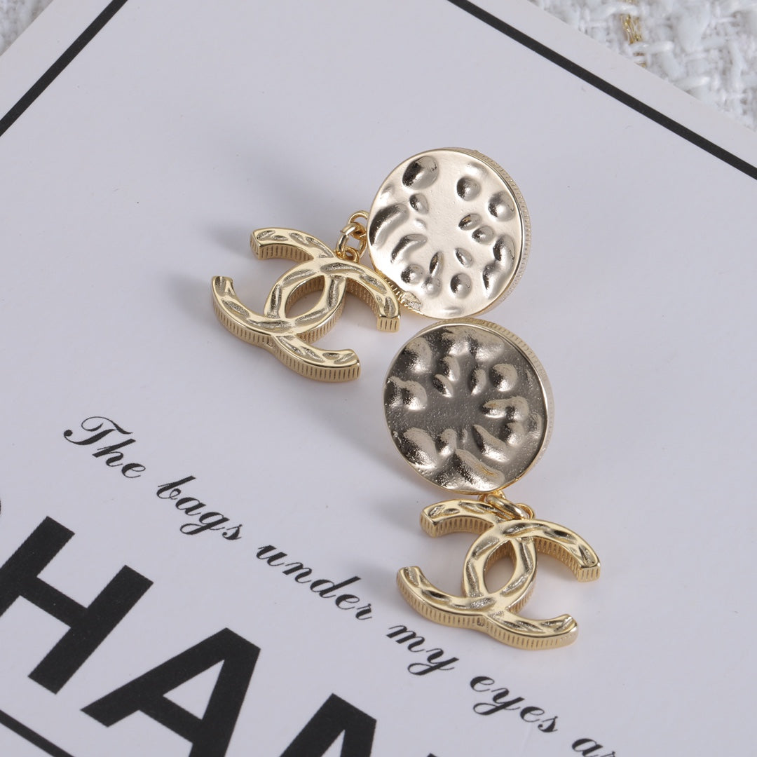 15QC7EDE Stylish Earrings