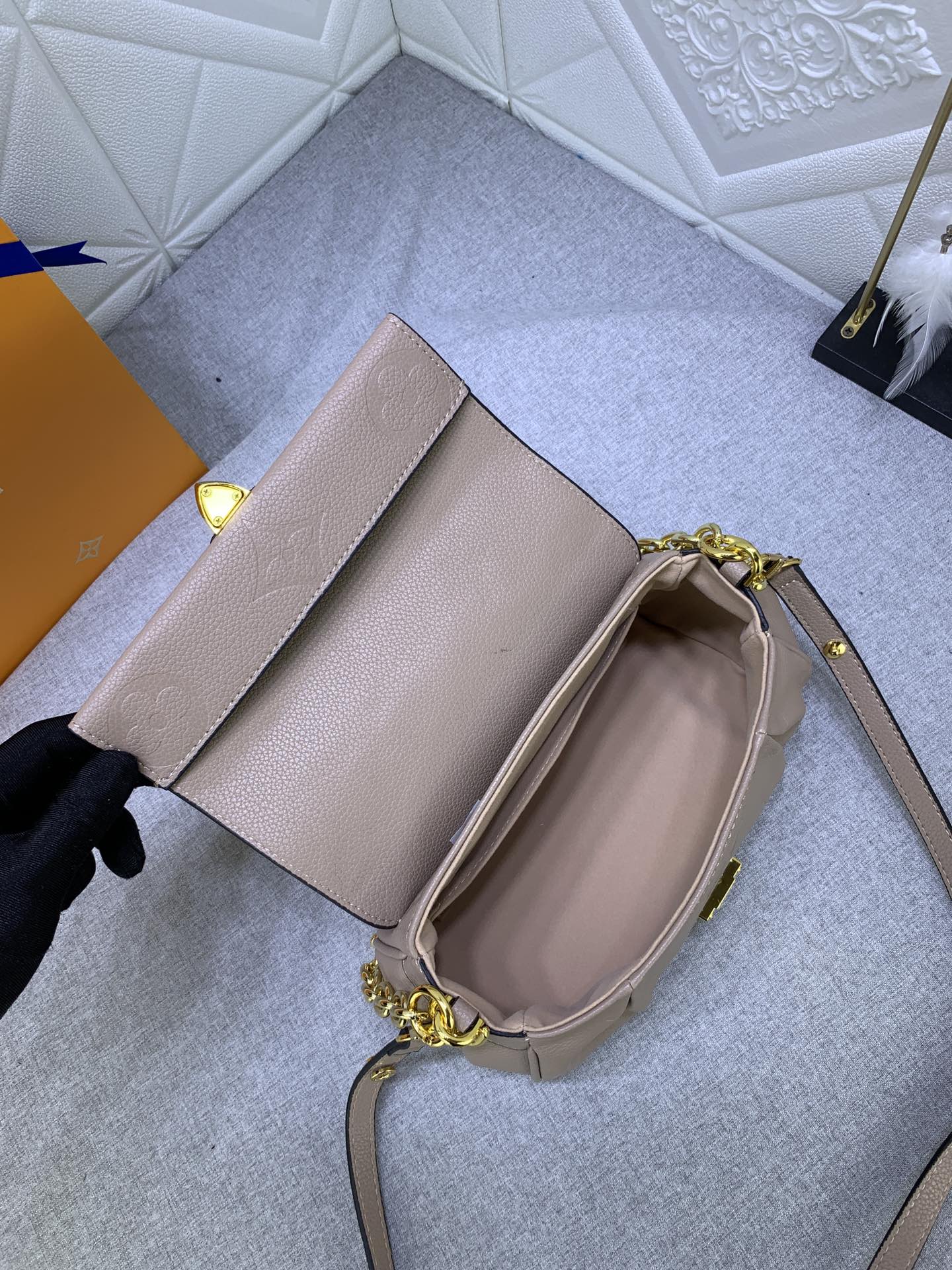 2XR363BDE Stylish leather bag 