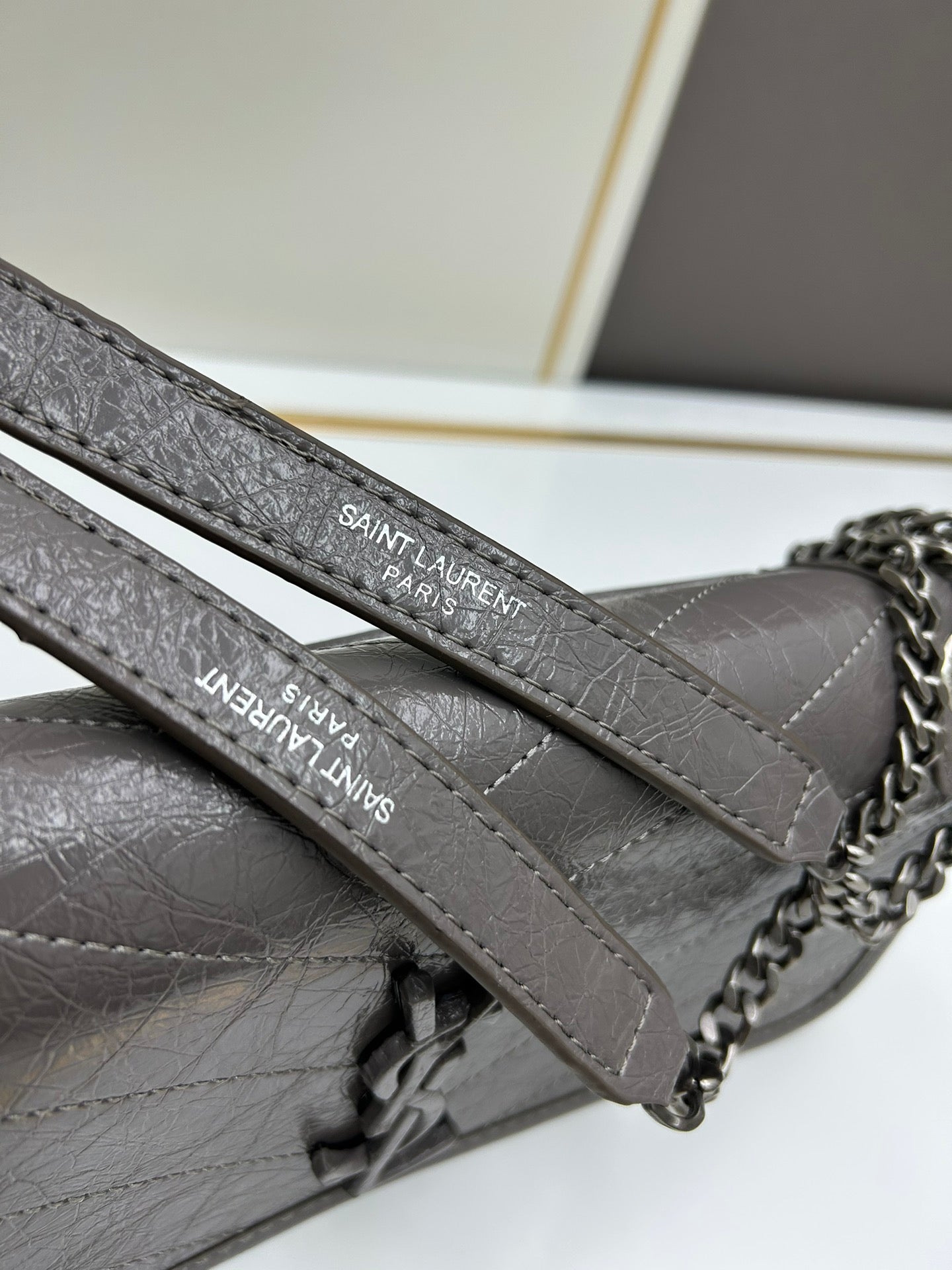 1XB460BDE Stylish leather bag