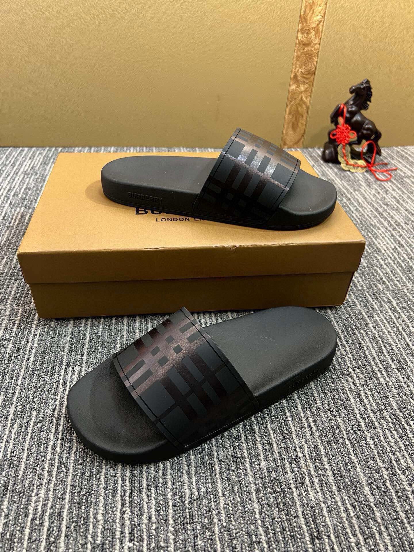535ZR257ZDE Stylish Slippers