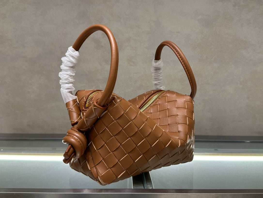 1XA84BDE Stylish leather bag