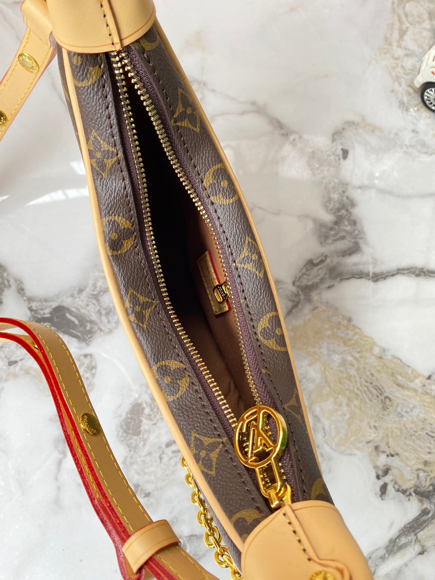 2XE297BDE Stylish leather bag 