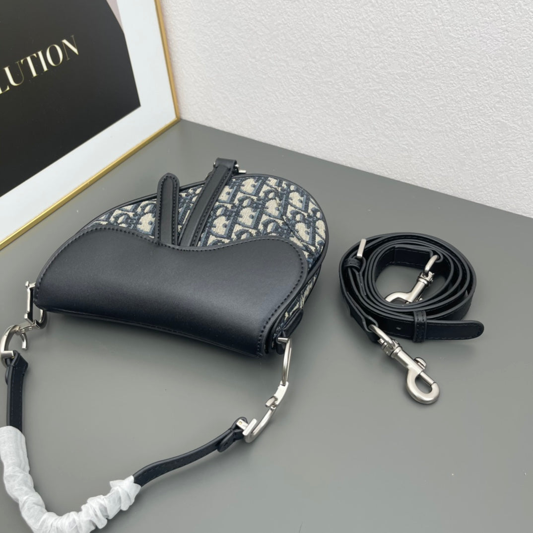 1WD90BDE Stylish leather bag