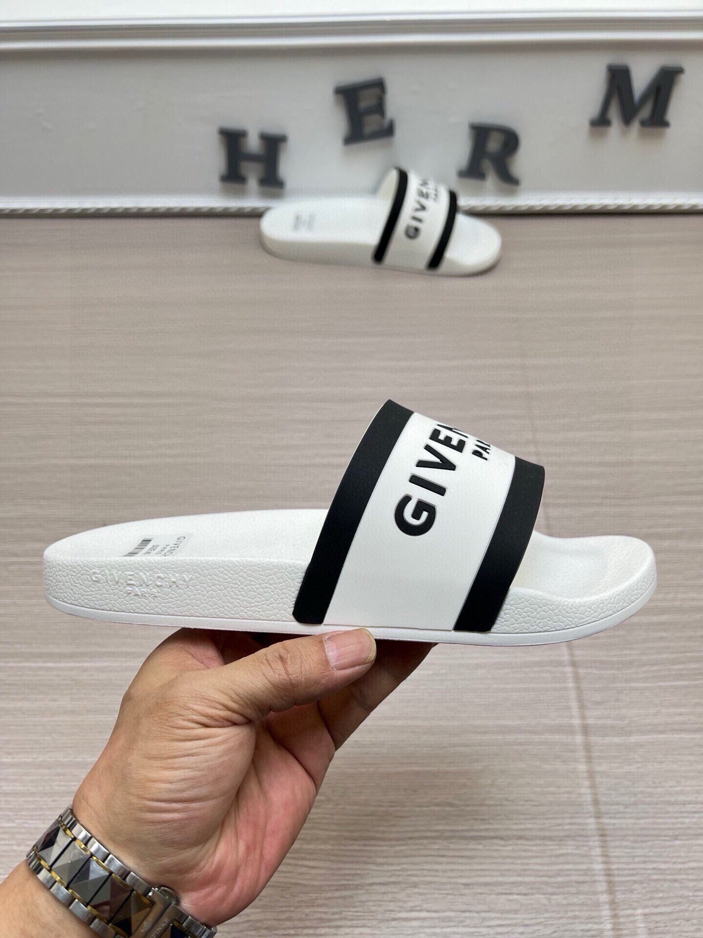 535ZGV264ZDE Stylish Slippers