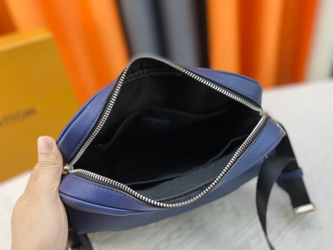 2XE261BDE Stylish leather bag 