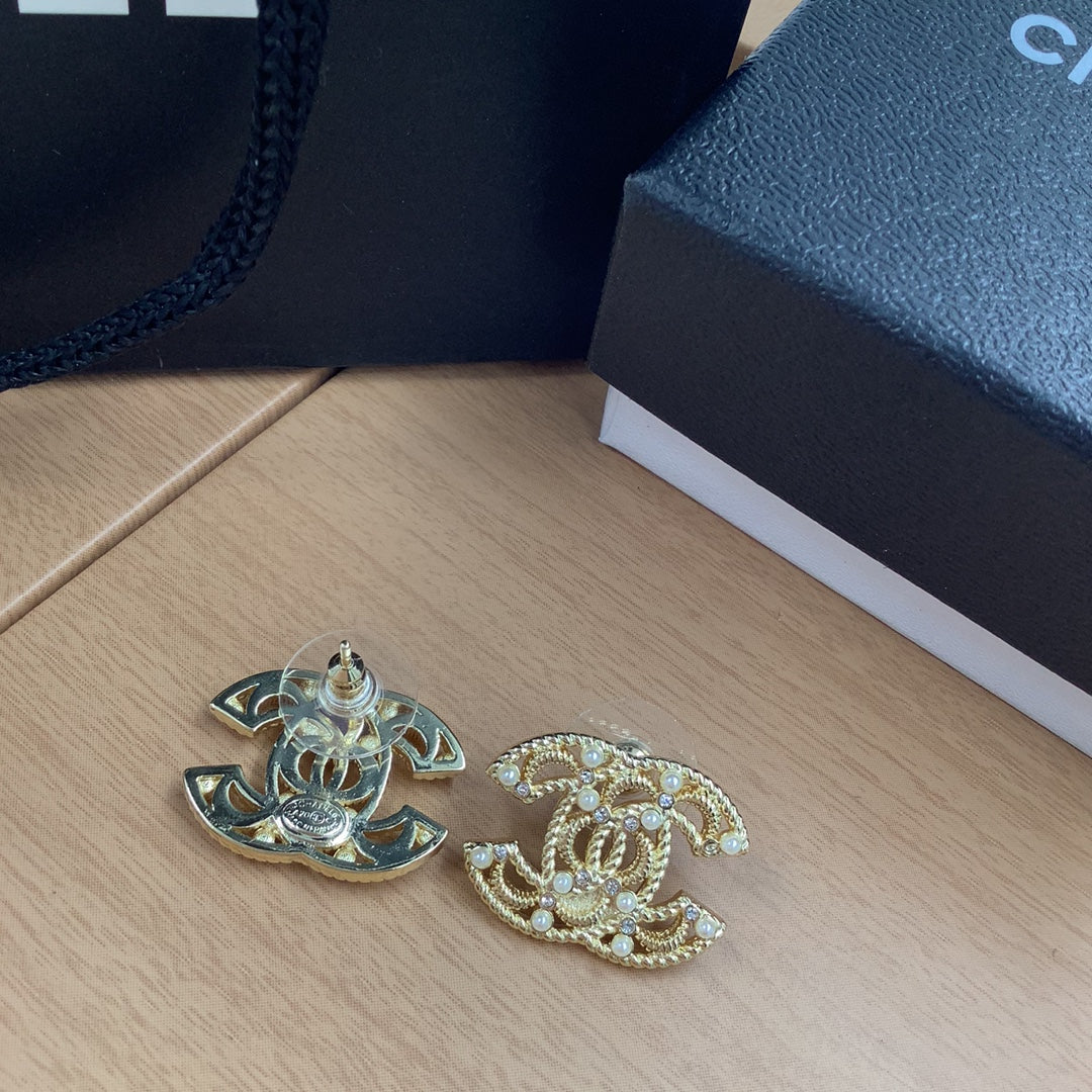 14C512EDE Stylish Earrings