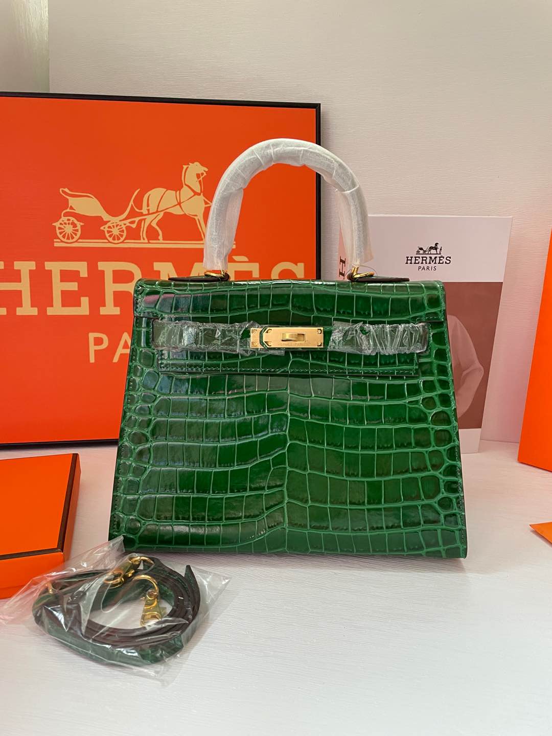 2WH28BDE Stylish leather bag