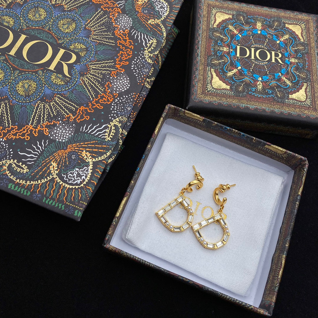 1YD430EDE Stylish Earrings