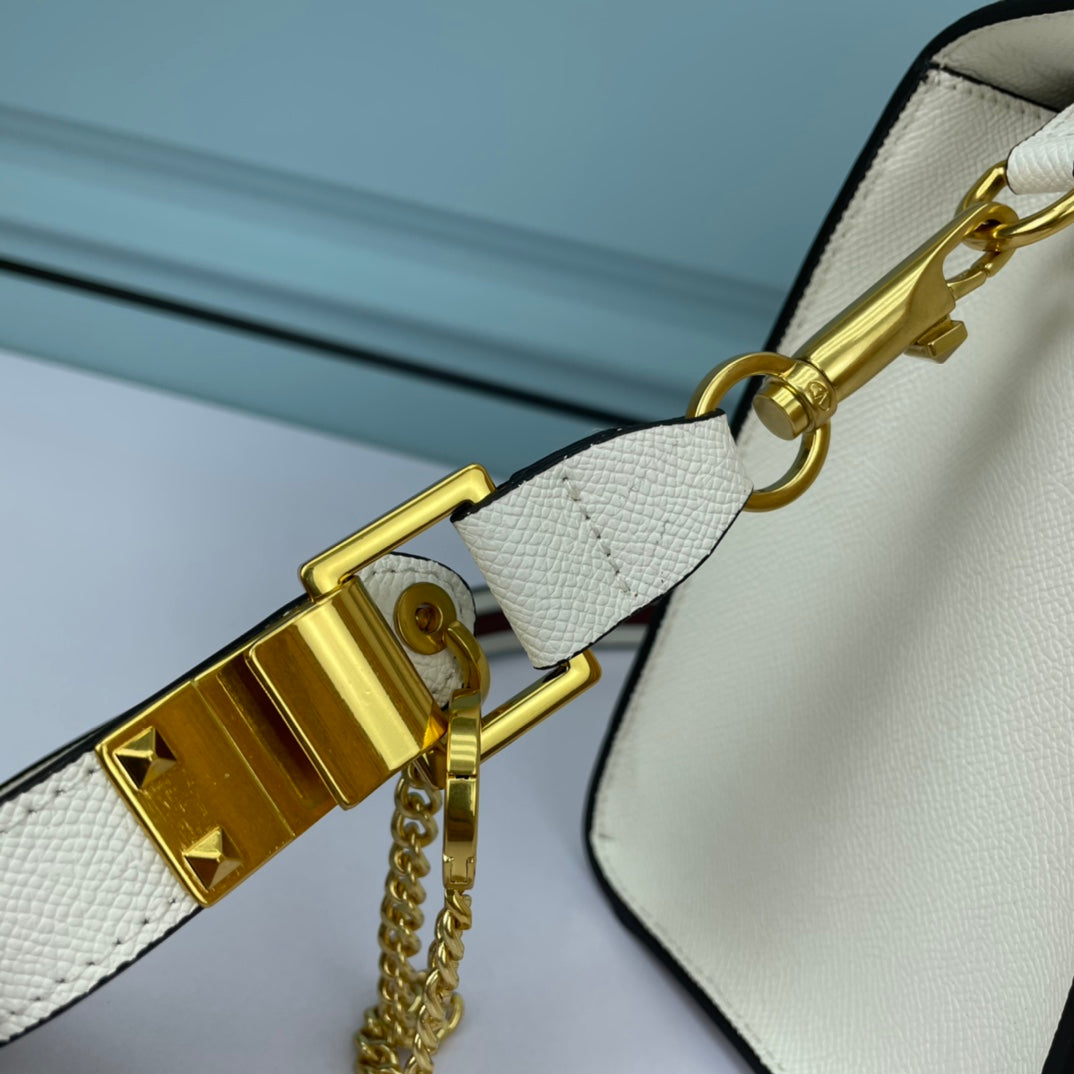 1XVL30BDE Stylish leather bag 