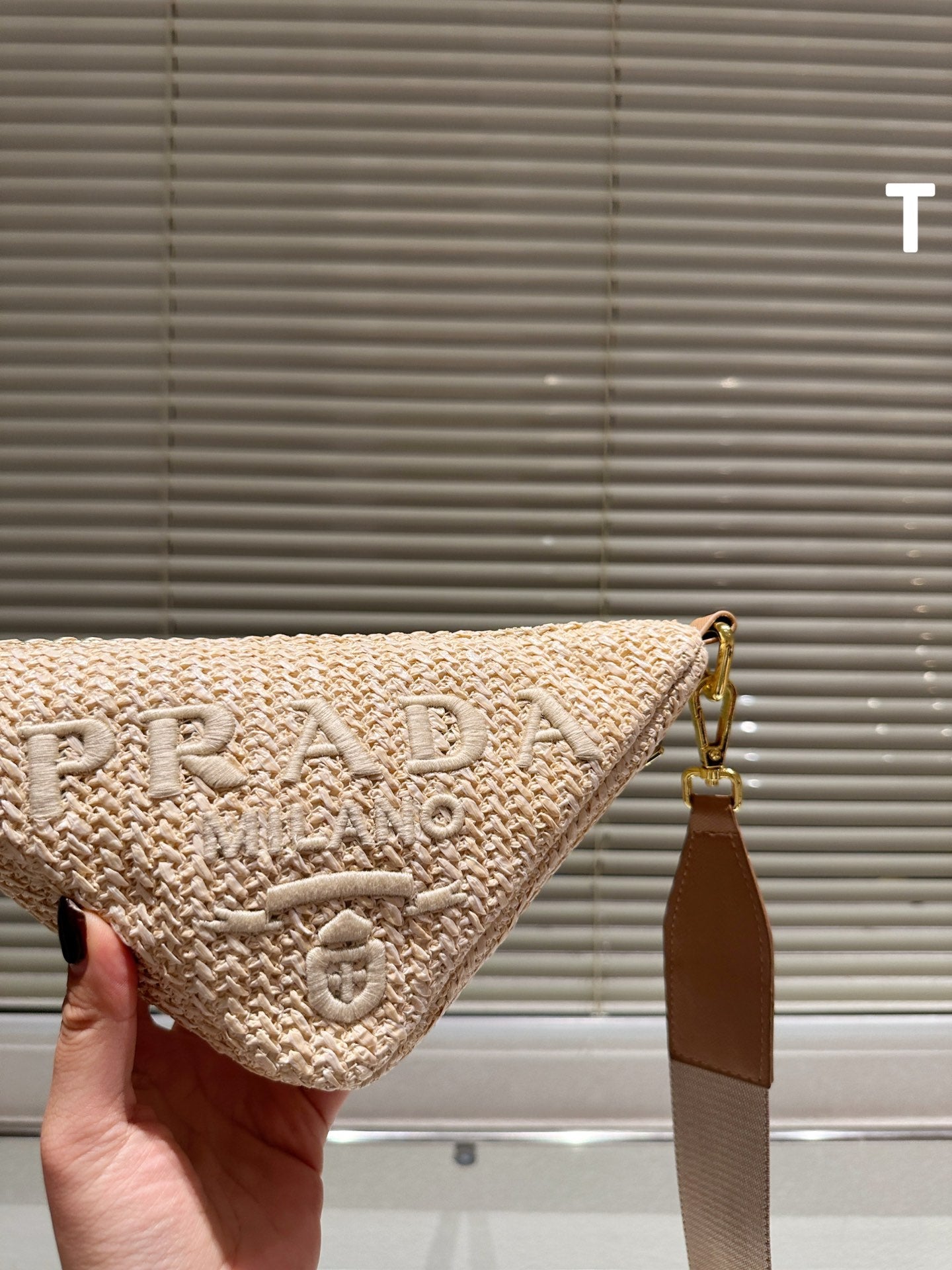 1XPD447BDE Stylish Woven Handbag