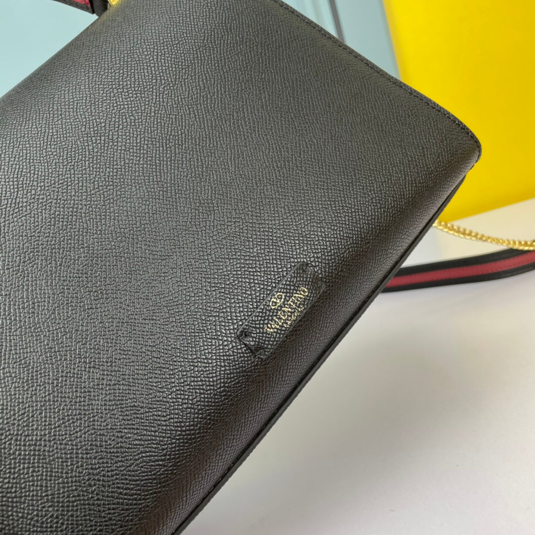 1XVL30BDE Stylish leather bag 