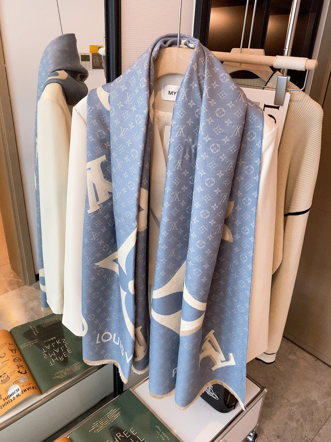 175RE37WDE Stylish Winter Scarves