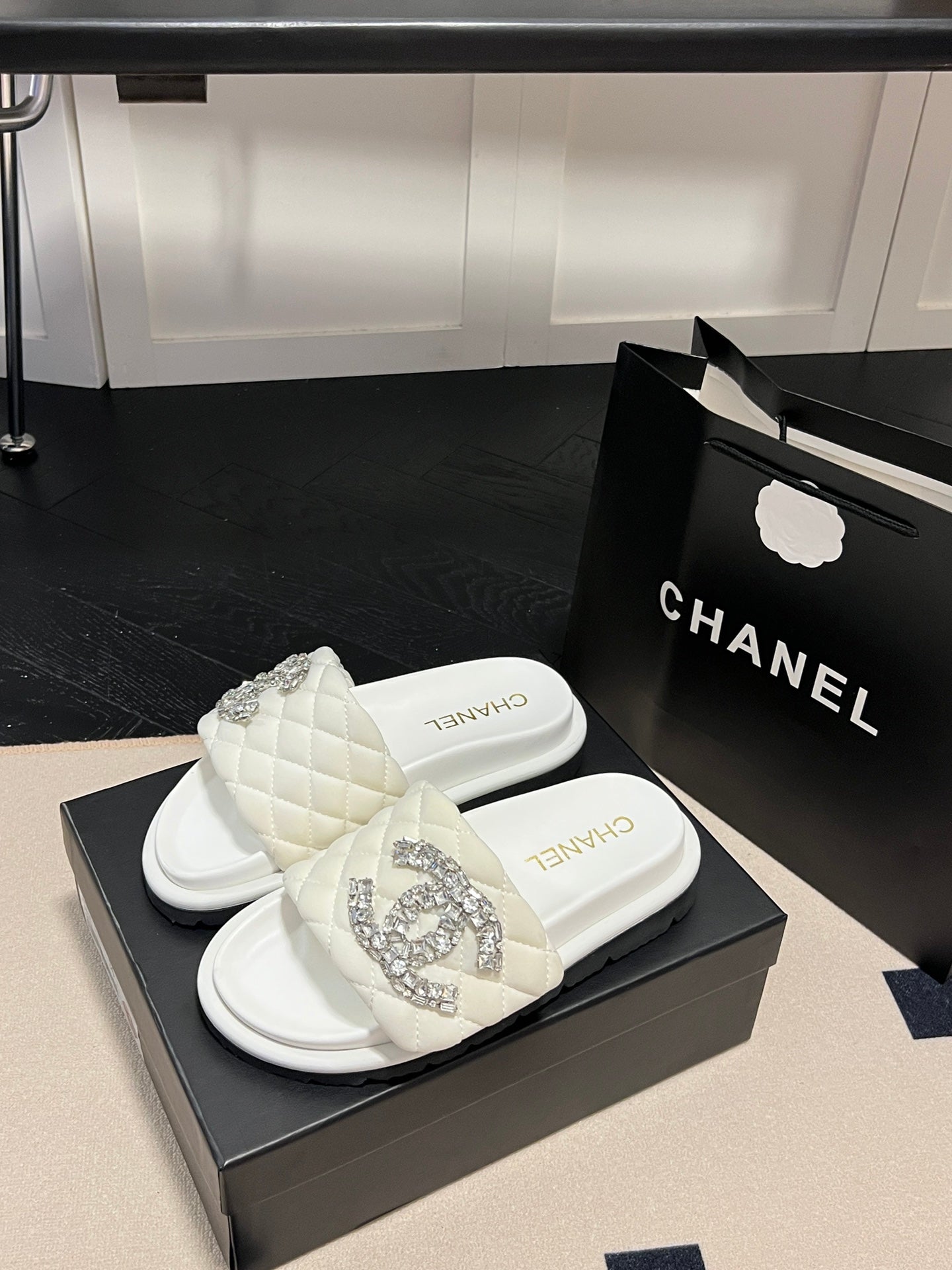 14C93ZDE Stylish Slippers