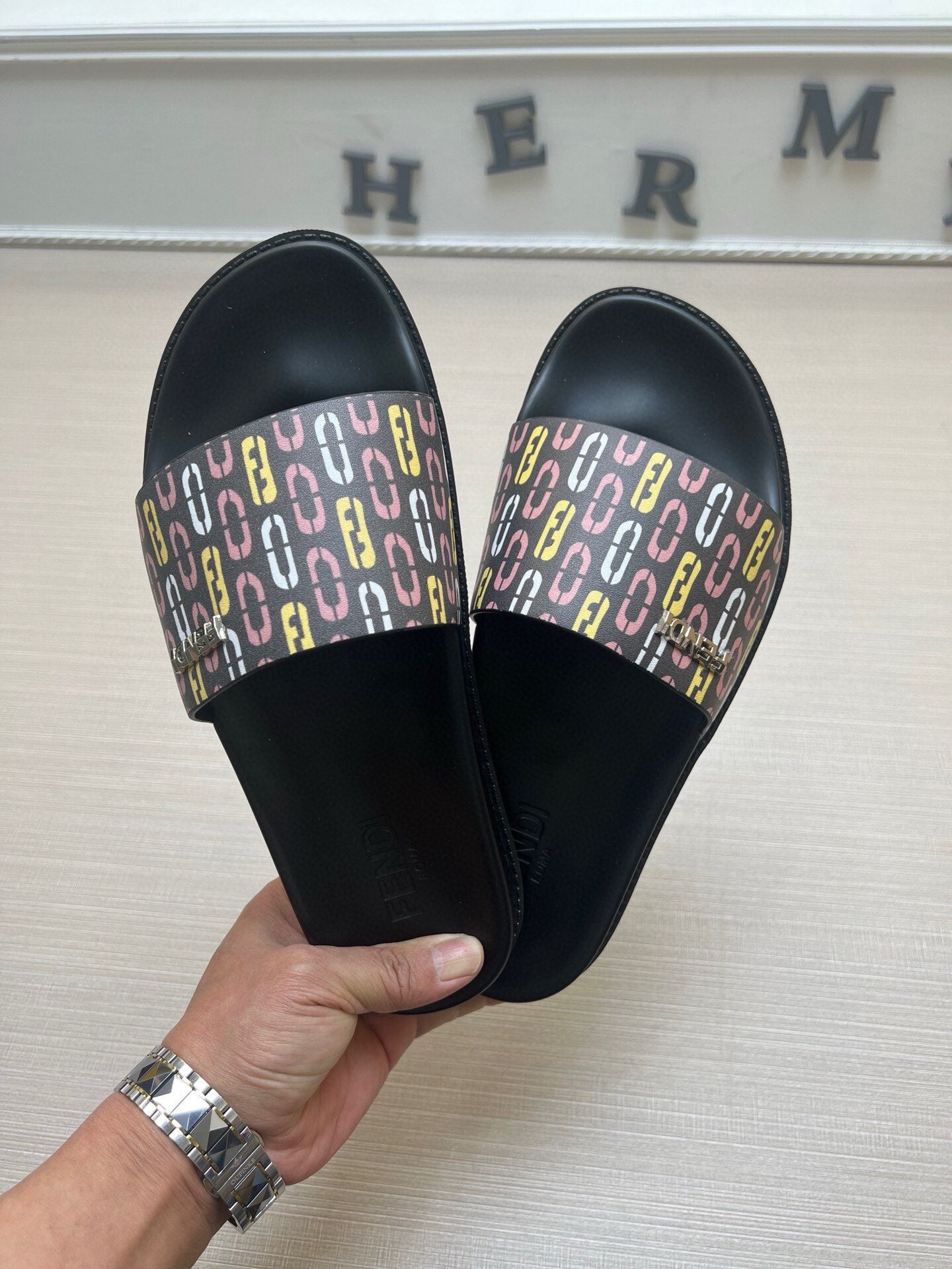 54F15ZDE Stylish slippers