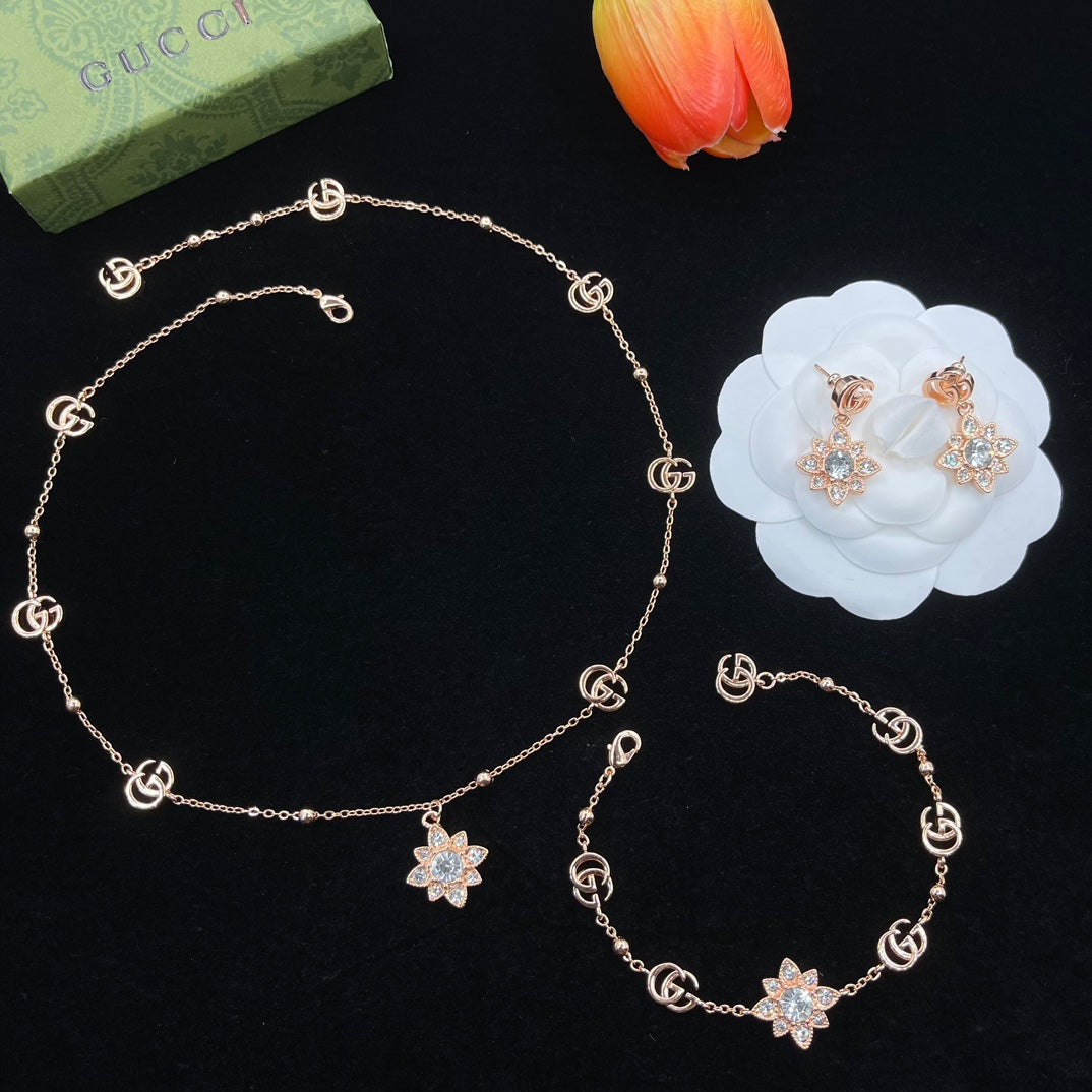 175RB27XDE Stylish Necklaces .