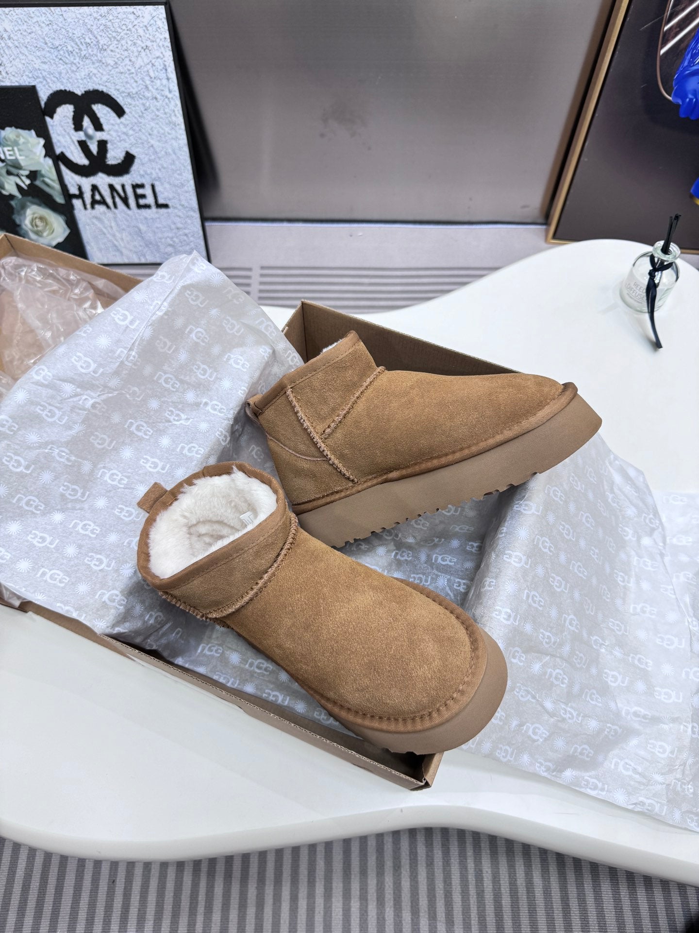 1LU9ZDE Stylish snow boots