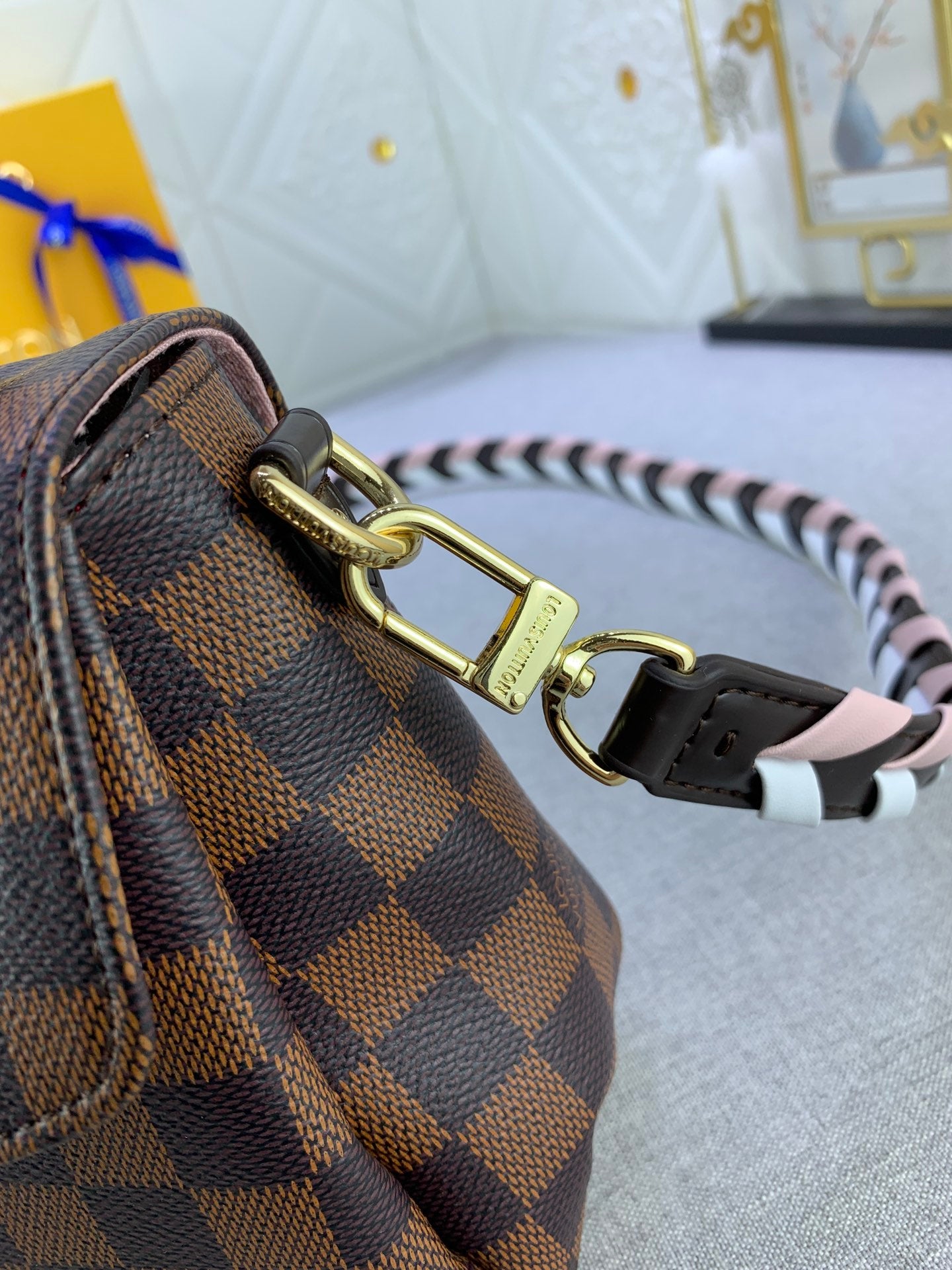 2XE124BDE Stylish leather bag 