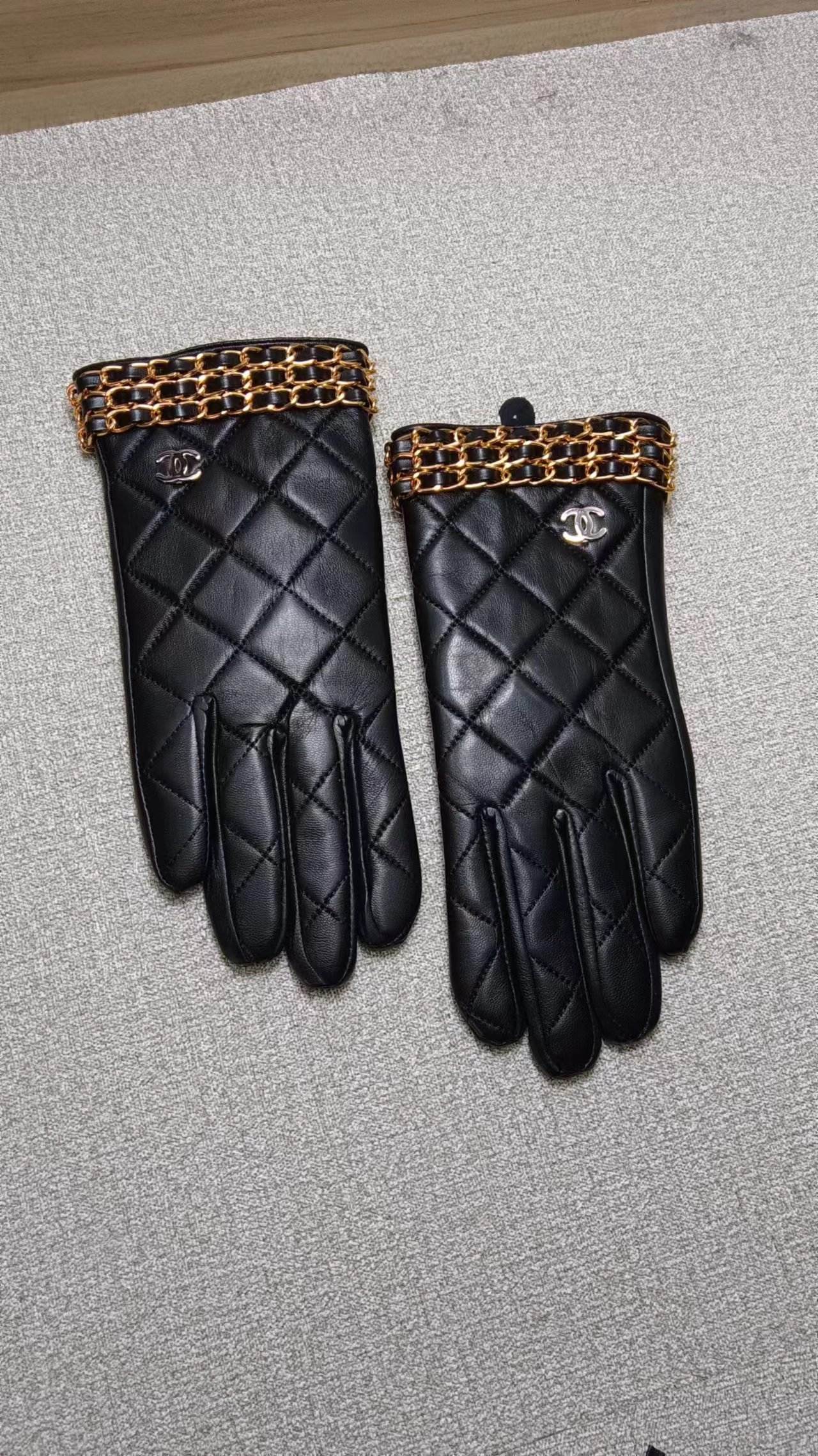 24C78SDE Stylish gloves