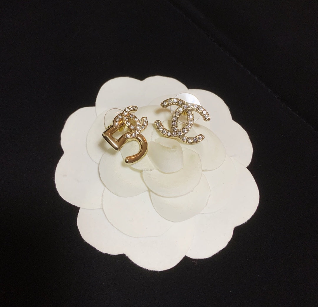 1YC167EDE Stylish Earrings