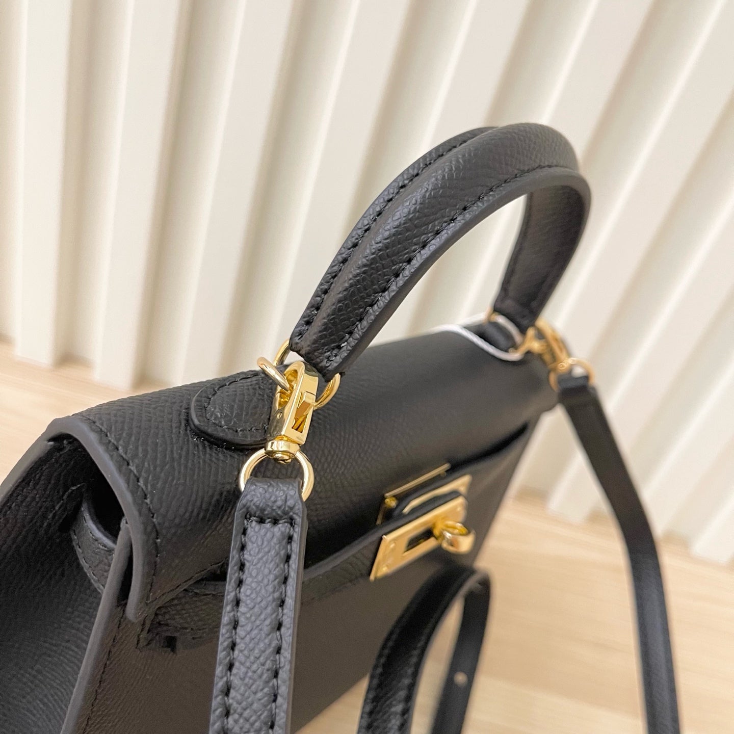 2WH26BDE Stylish leather bag