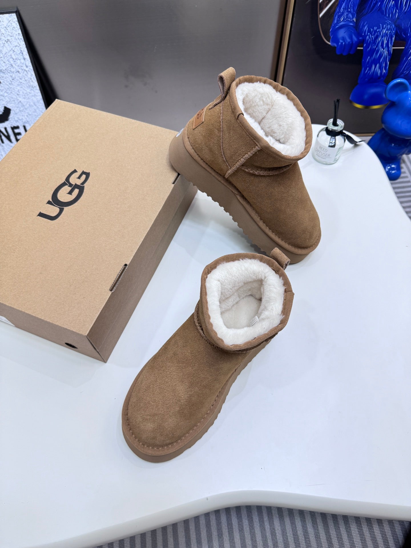 1LU9ZDE Stylish snow boots