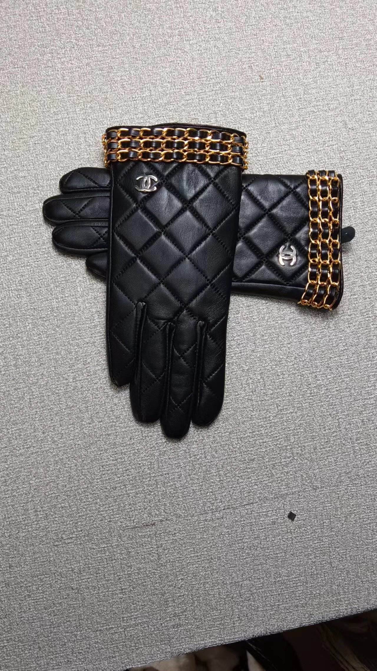 24C78SDE Stylish gloves