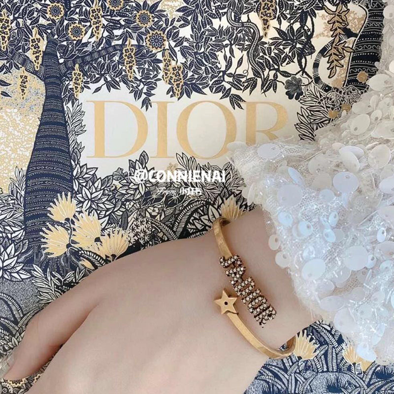 3D505KDE Stylish Bracelets