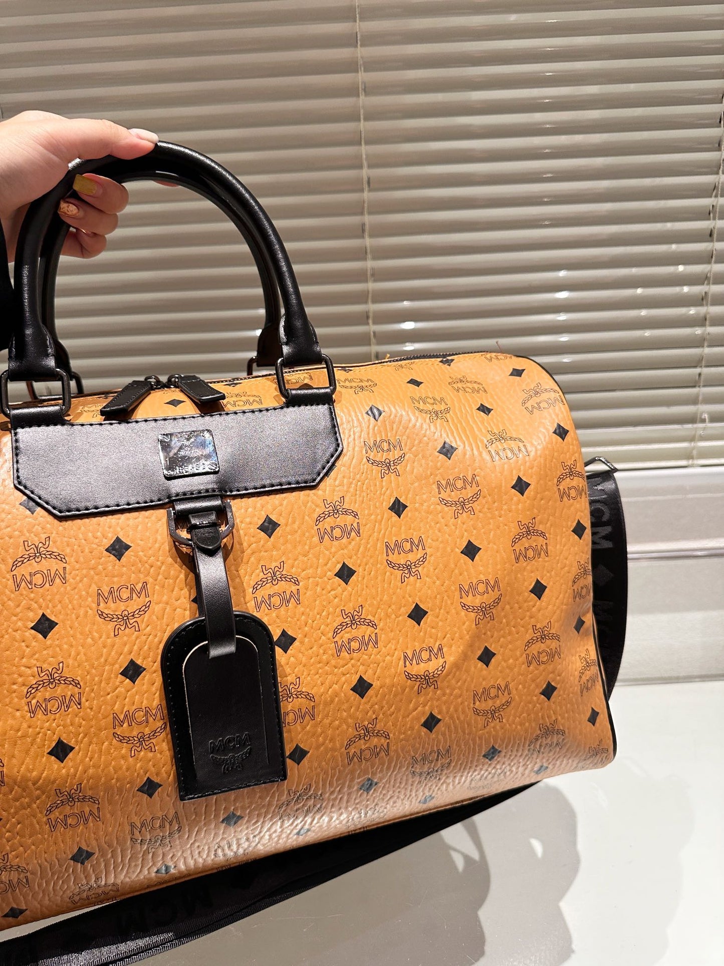 6XM198BDE Stylish leather bag 