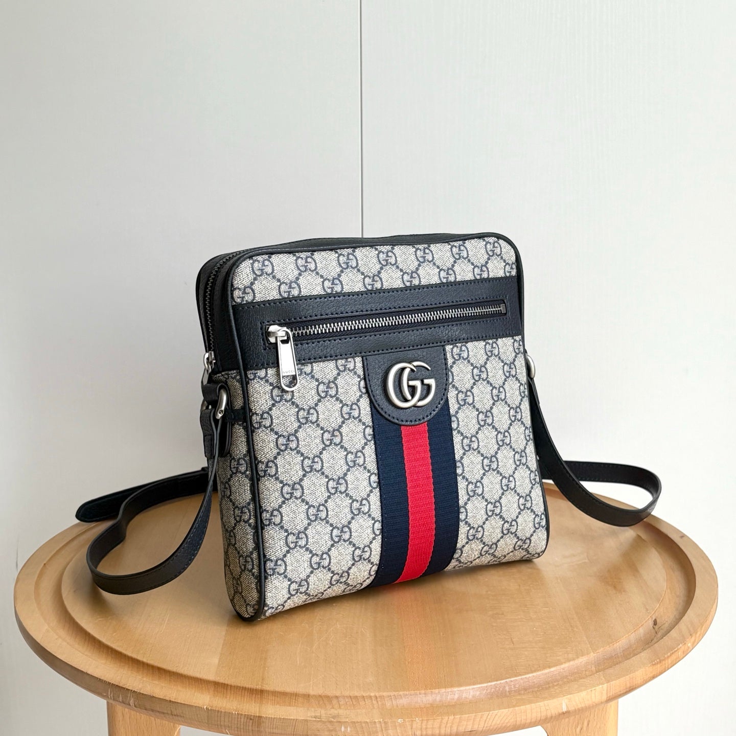 15RB43BDE Stylish leather bag
