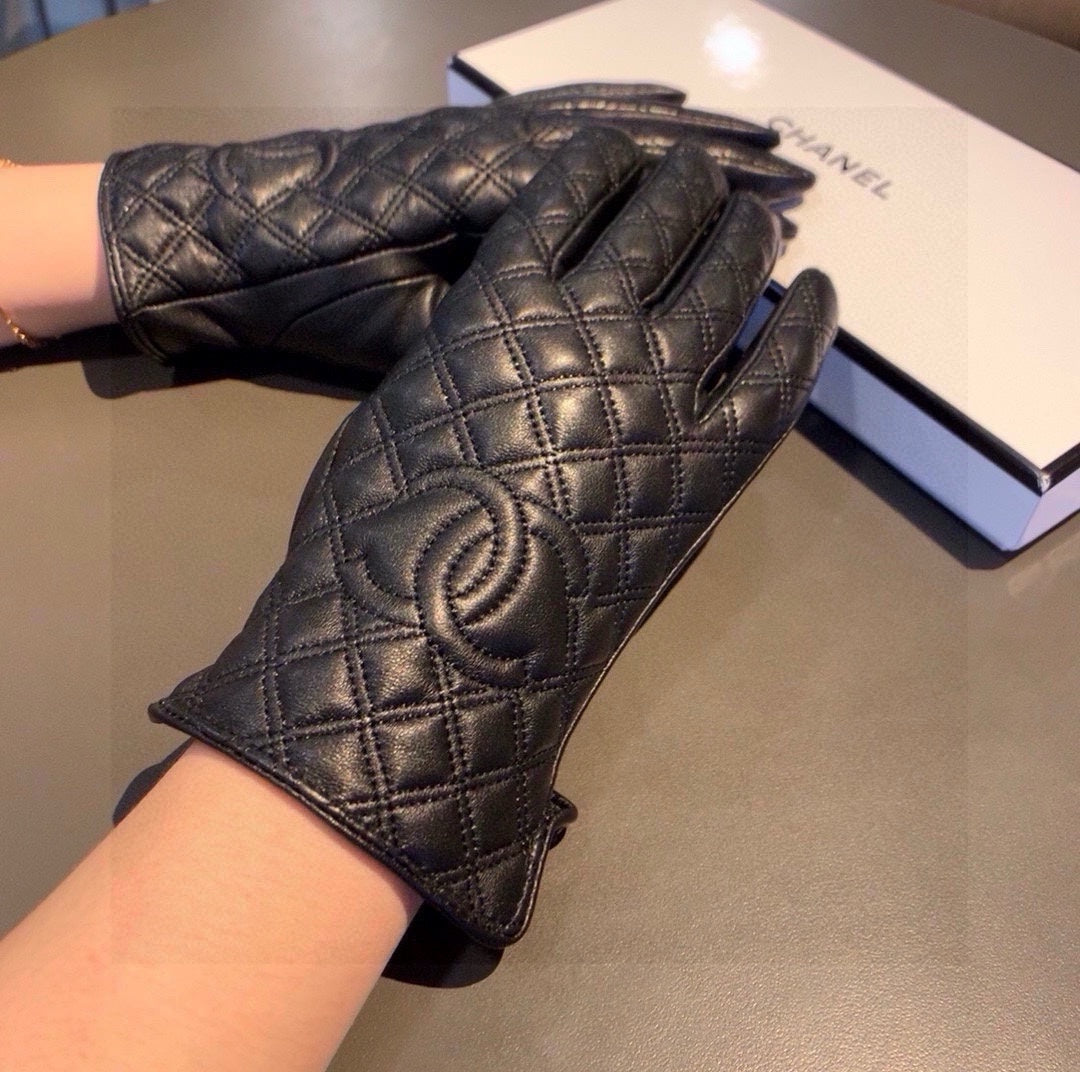 14C13SDE Stylish sheepskin gloves