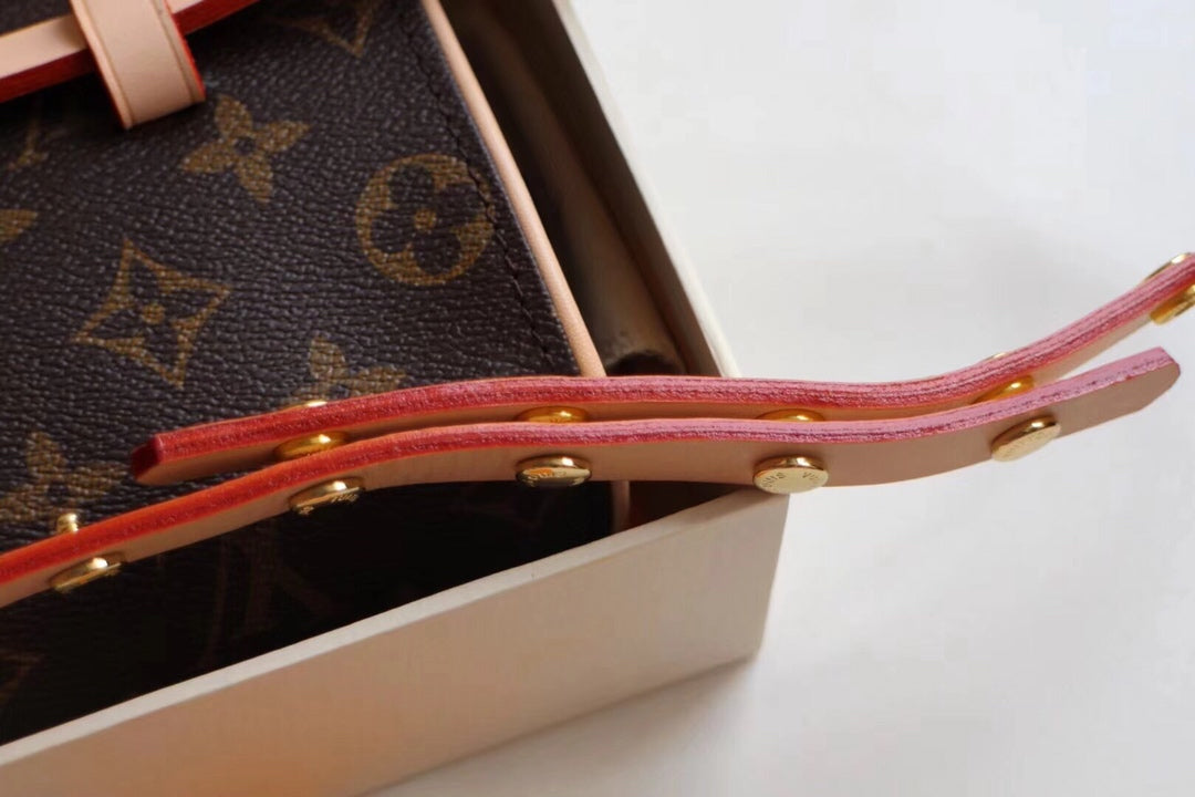 1XE62BDE Stylish leather bag