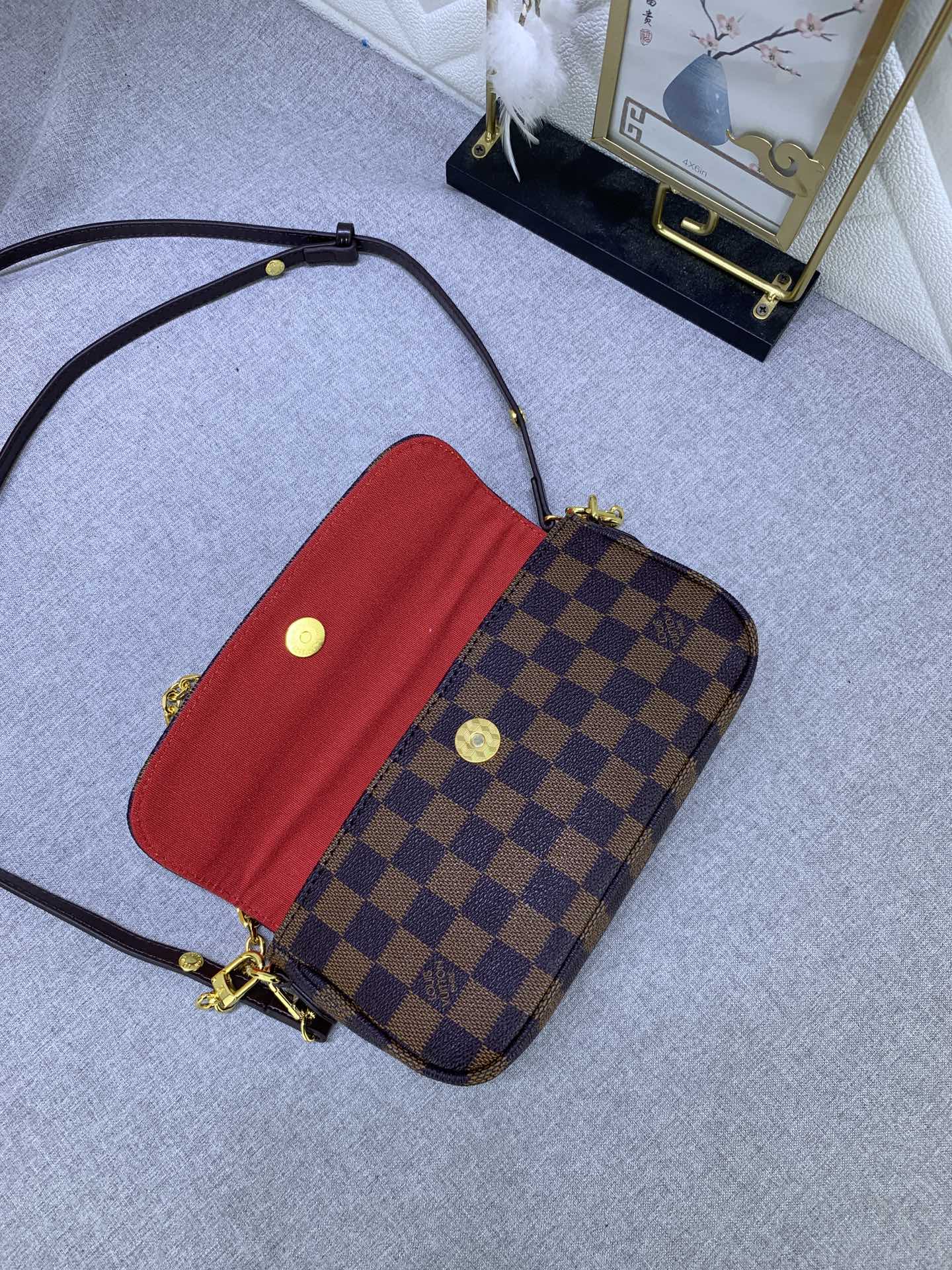 1XE64BDE Stylish leather bag 