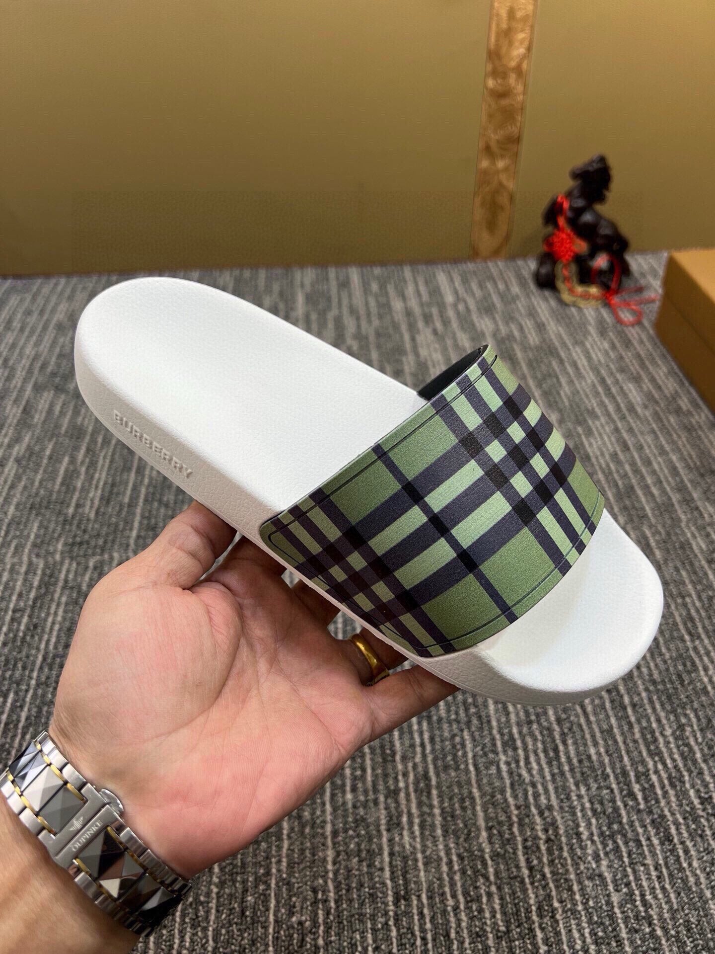 535ZR260ZDE Stylish Slippers