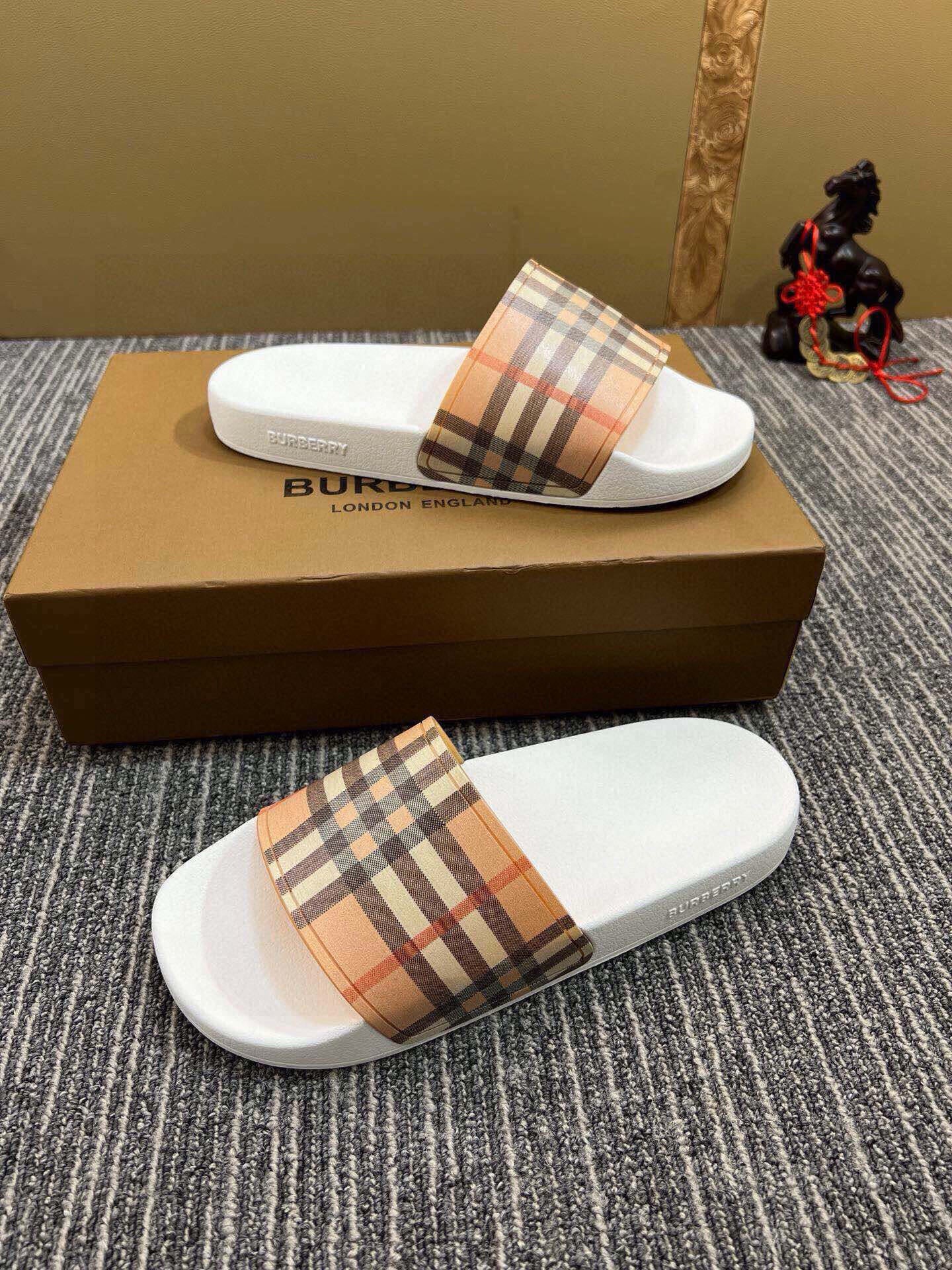 535ZR260ZDE Stylish Slippers