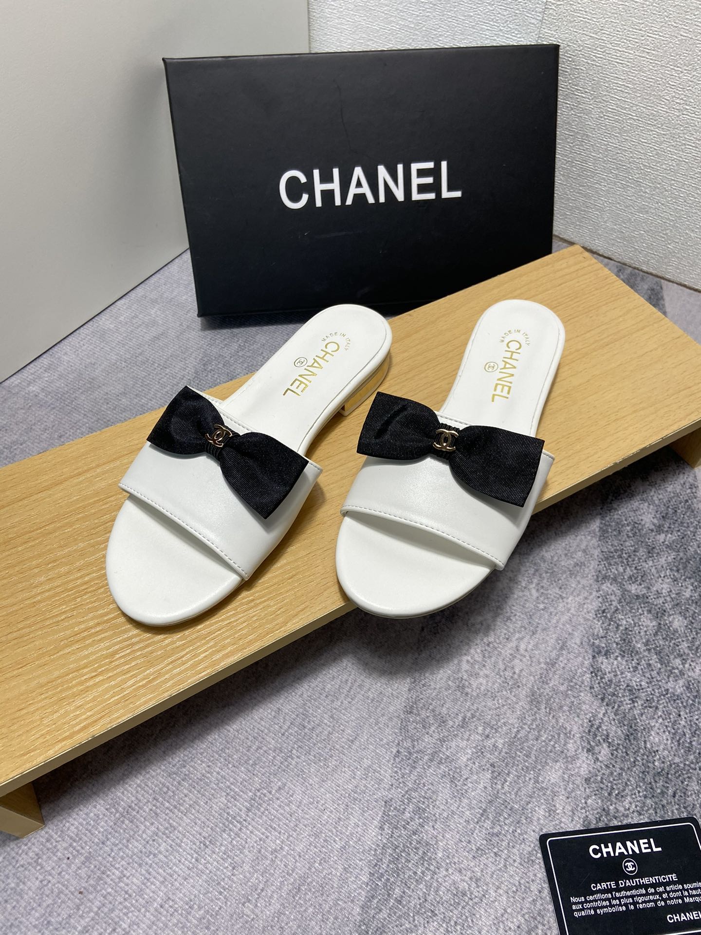 14C187ZDE Stylish Slippers