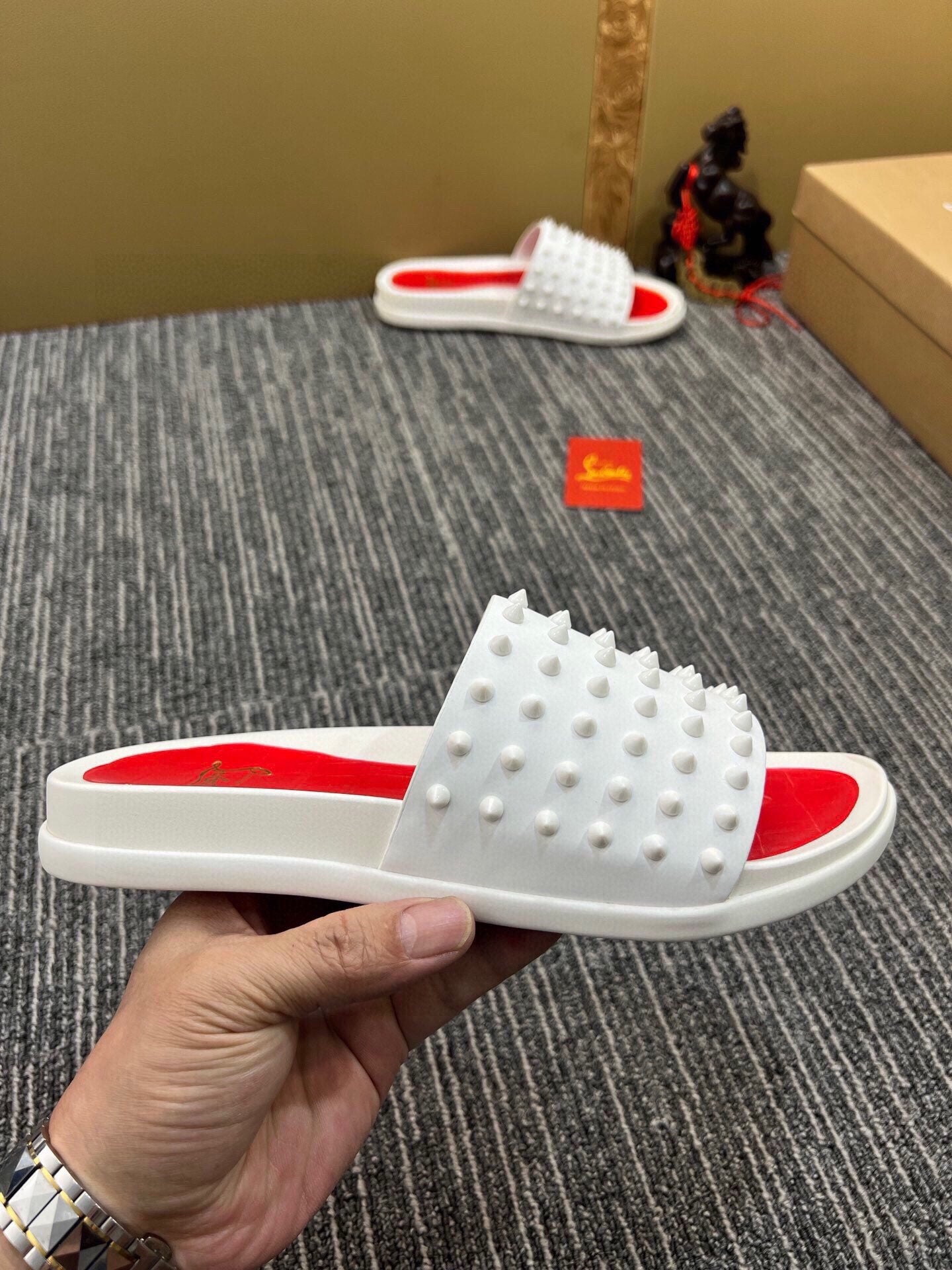 54A127ZDE Stylish slippers