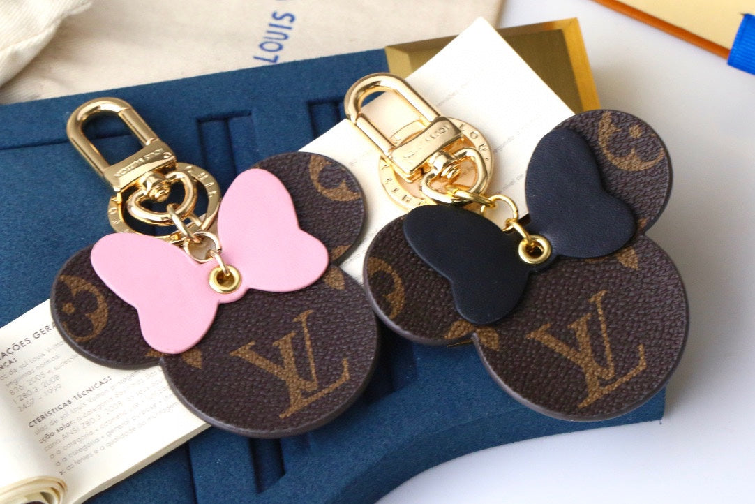 3RE13ADE Stylish key closure