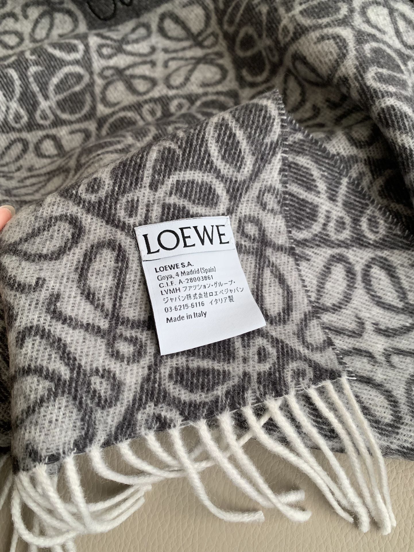 185RA64WDE Stylish Winter Scarves