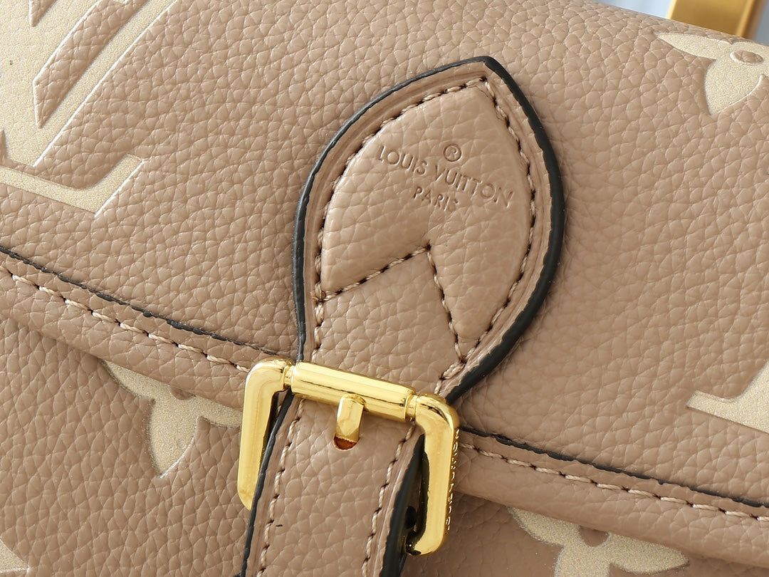 15XE4BDE Stylish leather bag