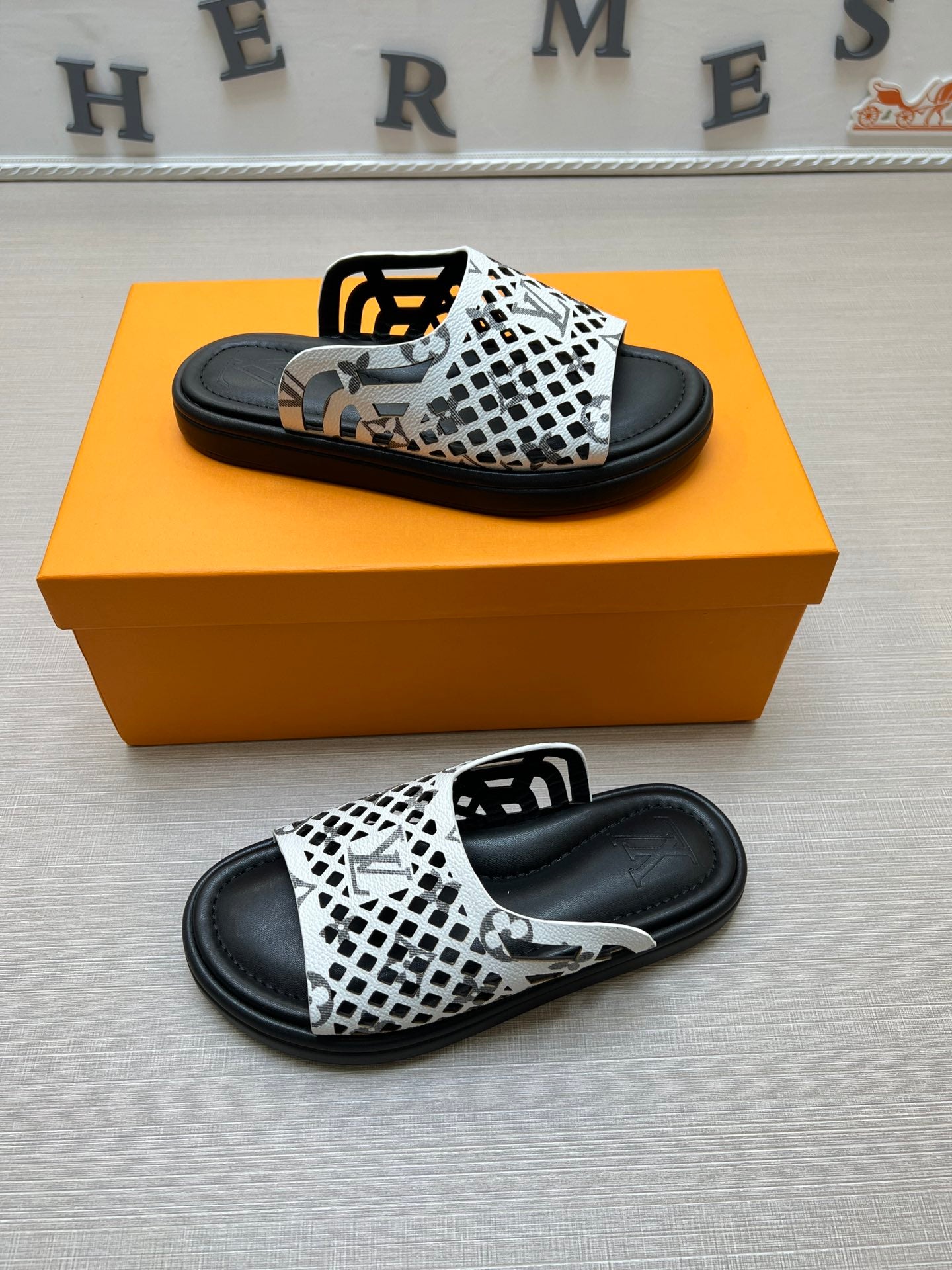 54E83ZDE Stylish slippers