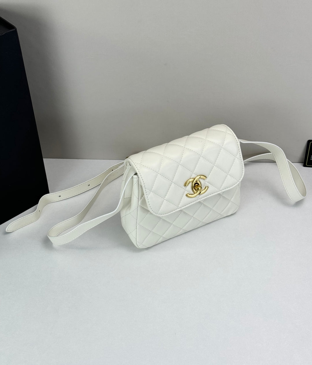 15RC63BDE Stylish leather bag